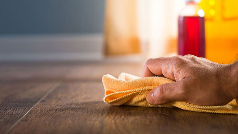 Cách vệ sinh sàn gỗ thang máy đúng nhất