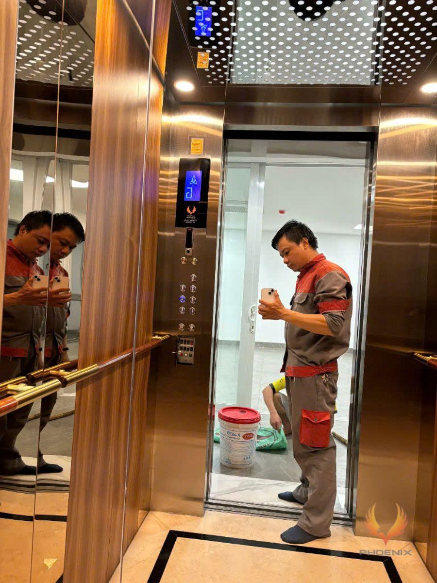 thi công thang máy tải khách