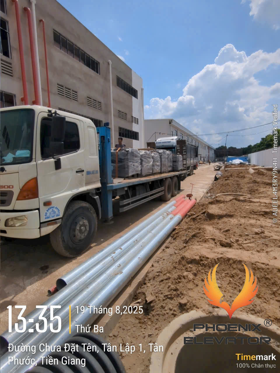 thang tải hàng kèm người tại Tiền Giang