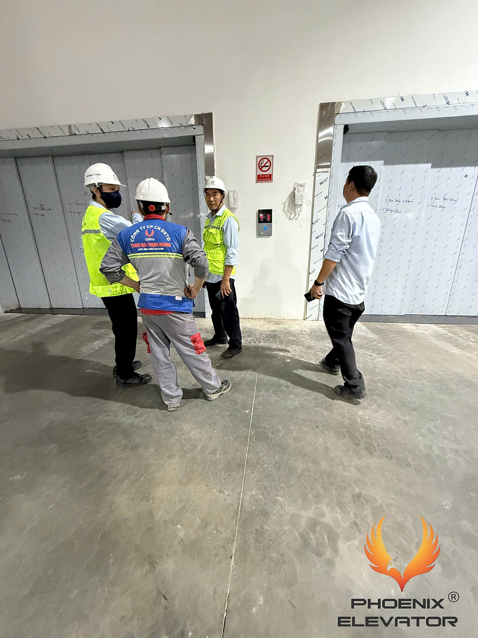 thang tải hàng kèm người tại Tiền Giang