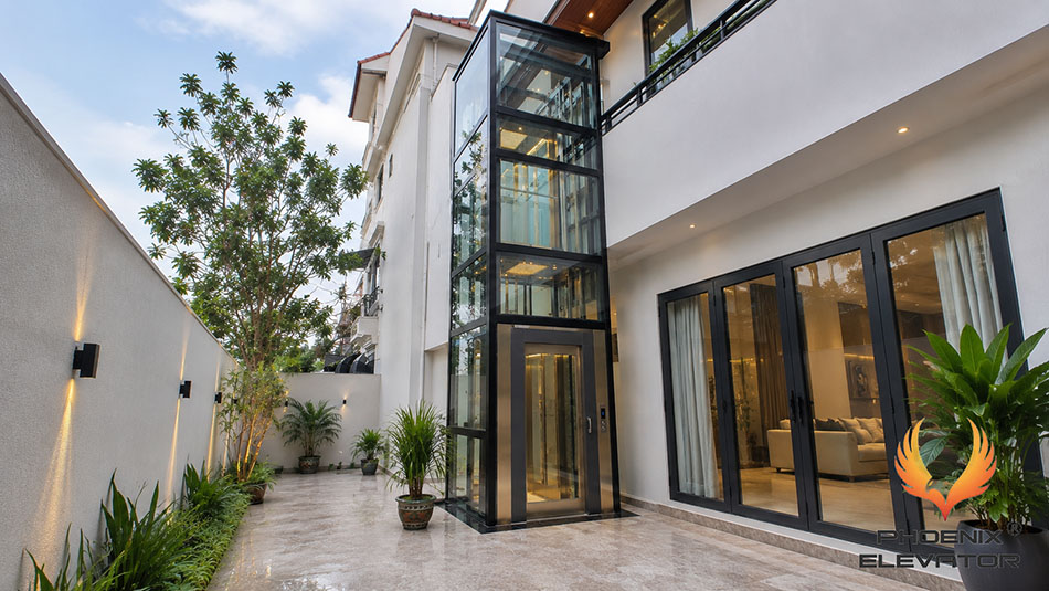 Thang máy cửa kính