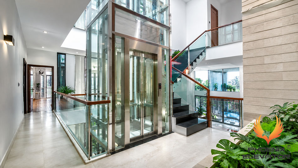 Thang máy cửa kính